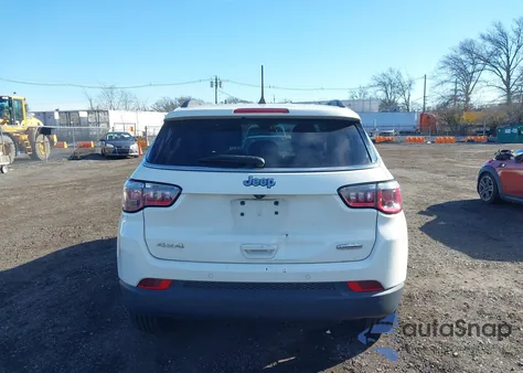 2018 Jeep Compass Latitude 4X4 from USA, damaged, VIN 3C4NJDBB9JT393364
